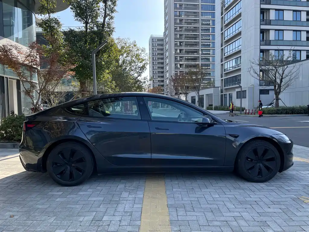 Tesla Model 3 2025 — фото 9