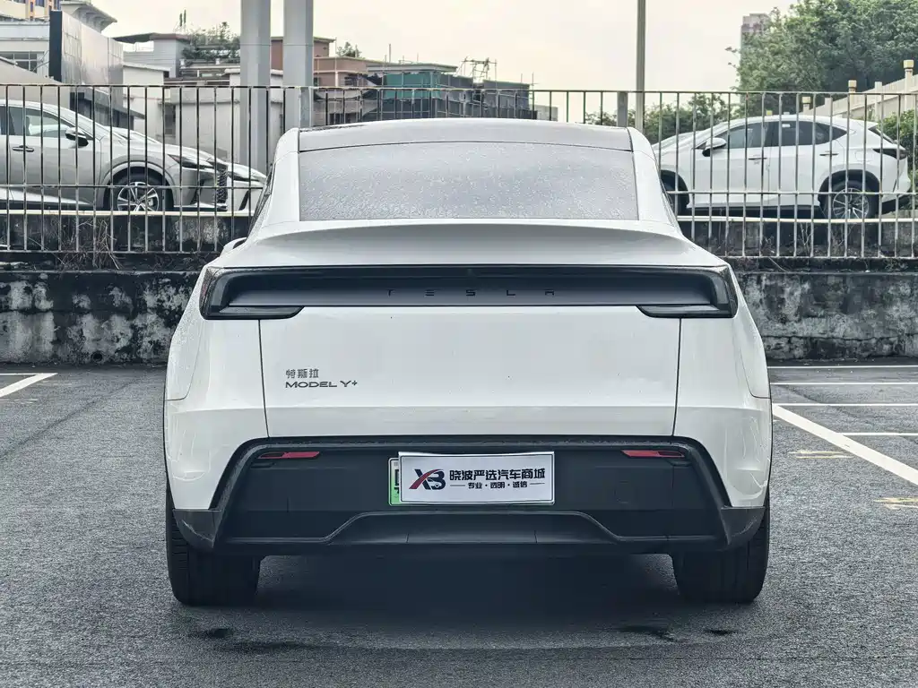 Tesla Model Y 2025 — фото 7
