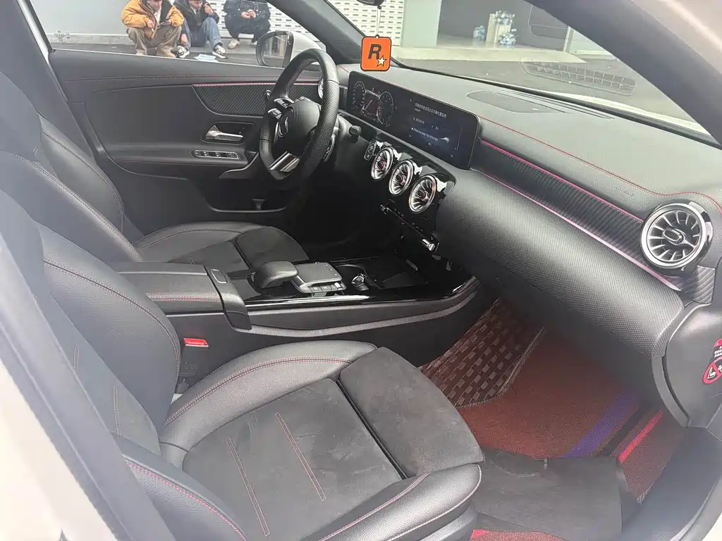 Mercedes-Benz A-Class 2024 — фото 10