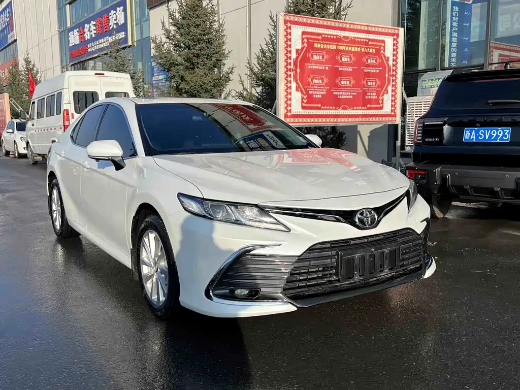 Toyota Camry 2023 — фото 3