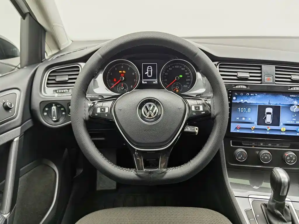 Volkswagen Golf 2017 — фото 11