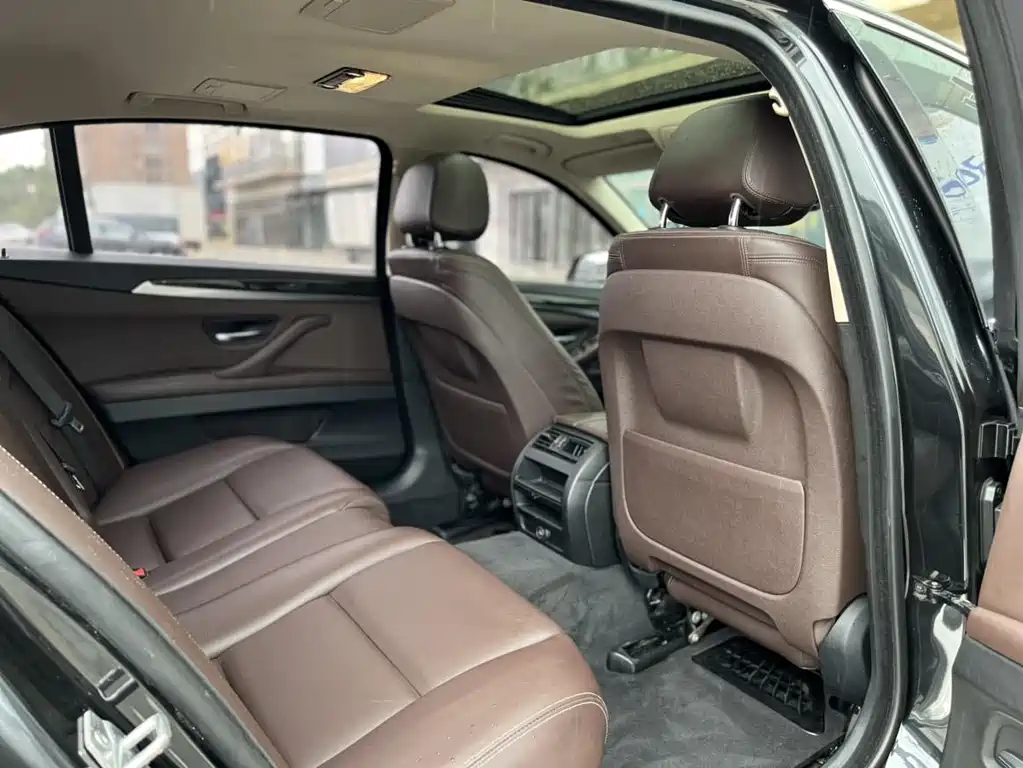 BMW 5 Series 2015 — фото 11