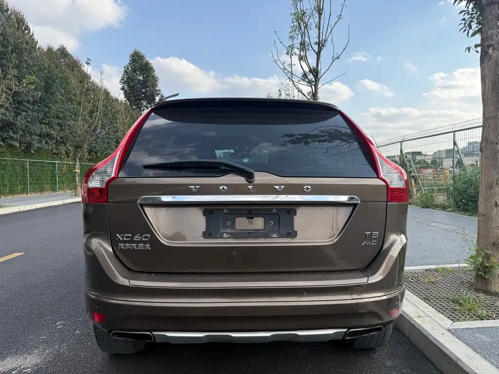 Volvo XC60 2016 — фото 26