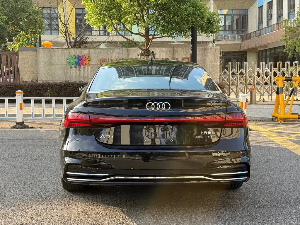 Audi A7L 2023 — фото 16