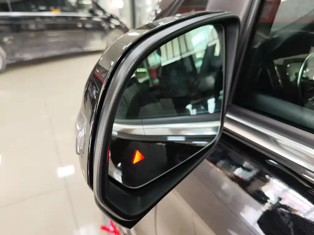 Mercedes-Benz V-Class 2019 — фото 24