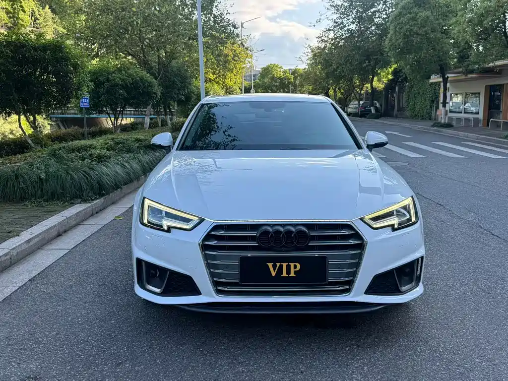 Audi A4L 2019