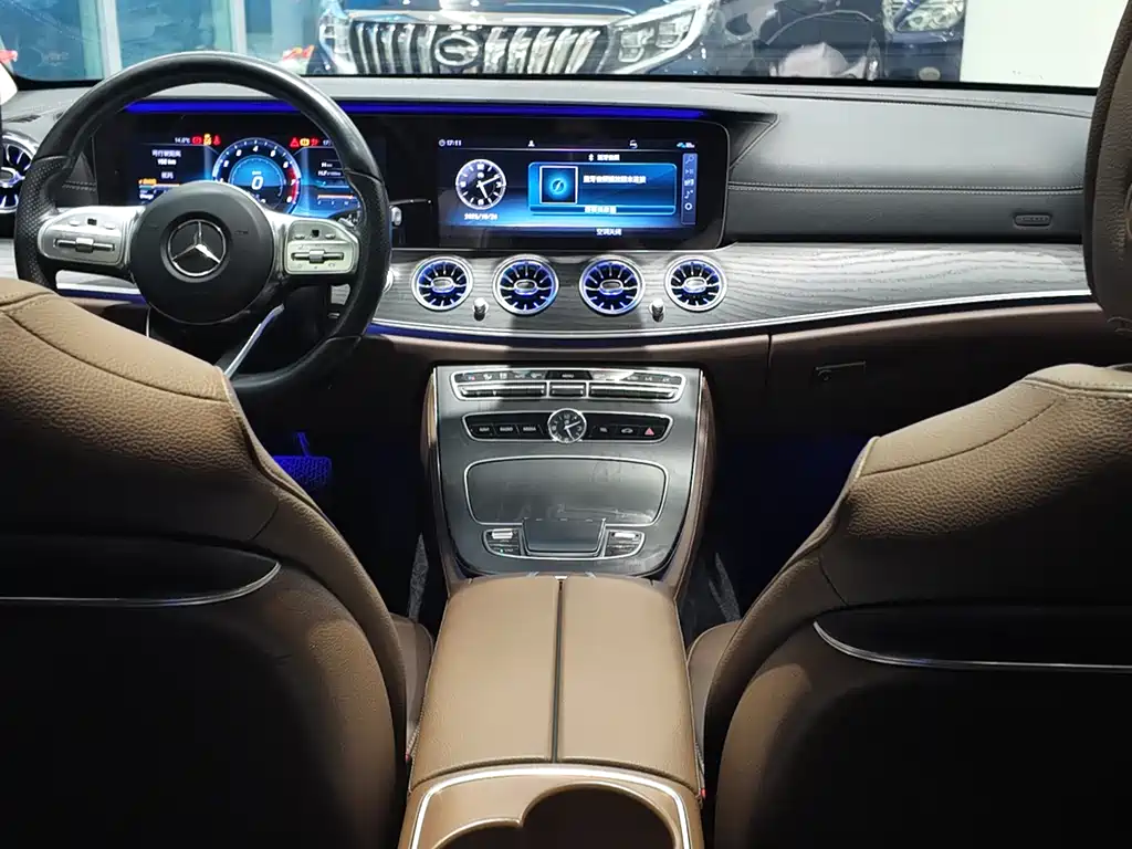 Mercedes-Benz E-Class 2019 — фото 12