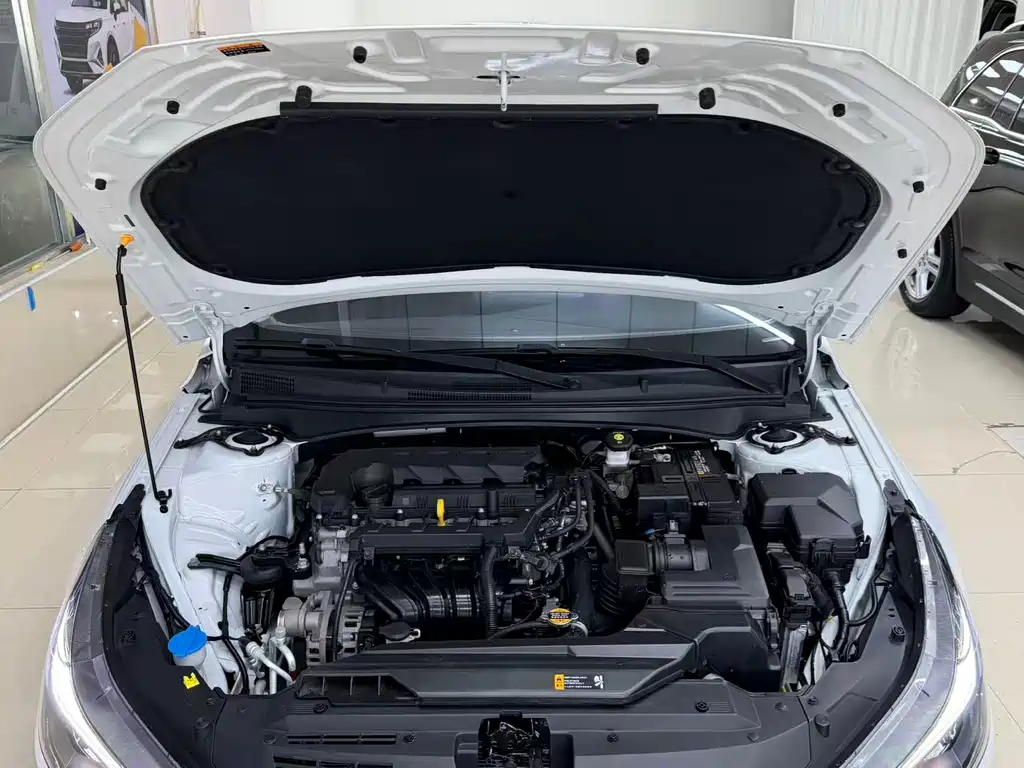Hyundai Elantra 2023 — фото 25