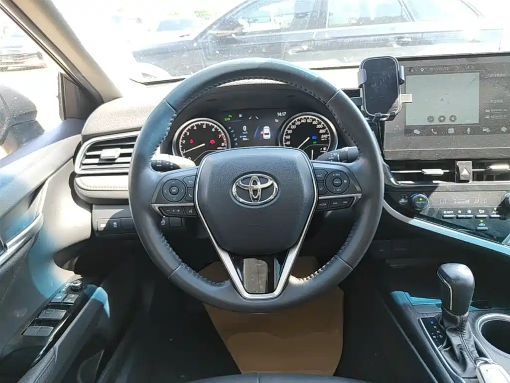 Toyota Camry 2022 — фото 7