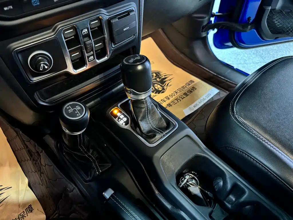 Jeep Wrangler PHEV 2022 — фото 10