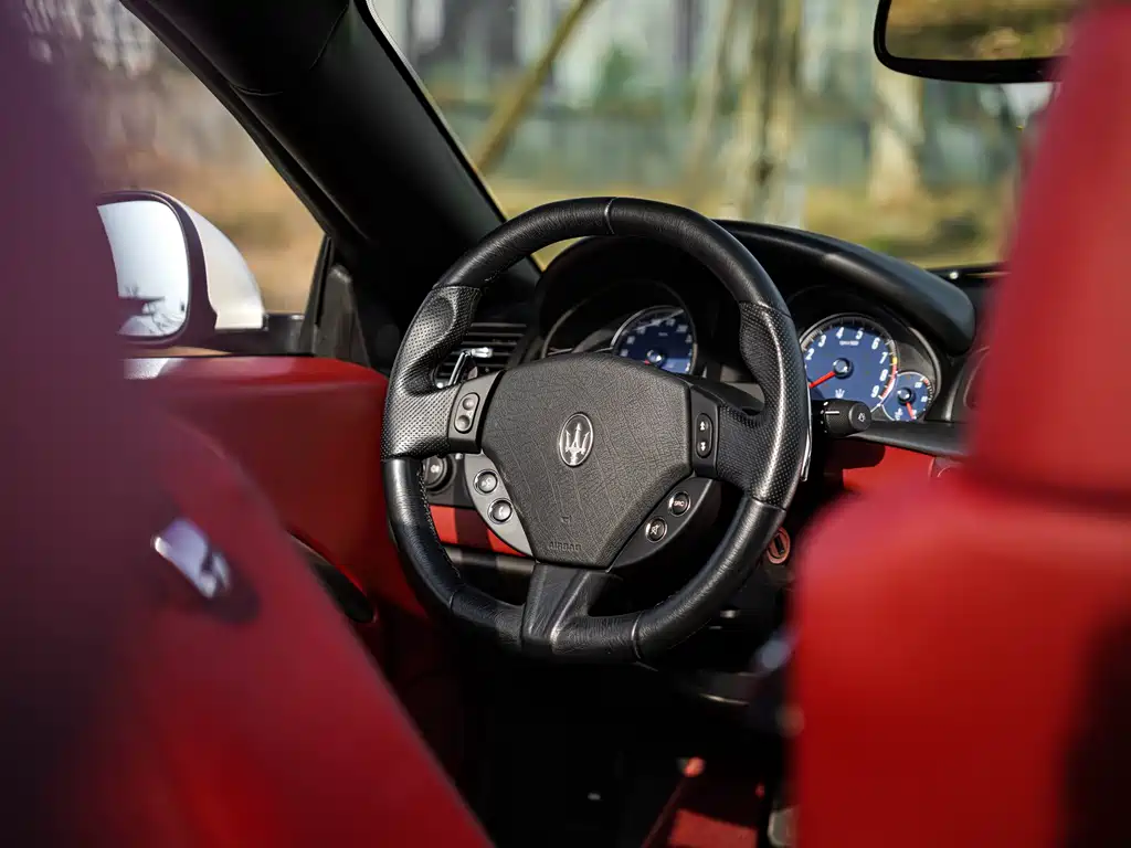 Maserati GranCabrio 2014 — фото 17