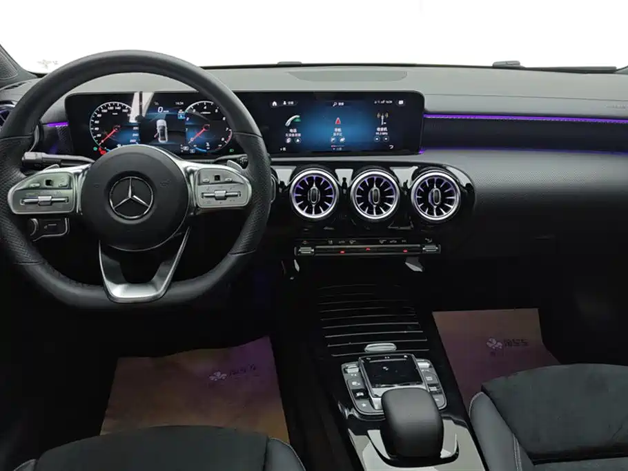 Mercedes-Benz A-Class 2023 — фото 12