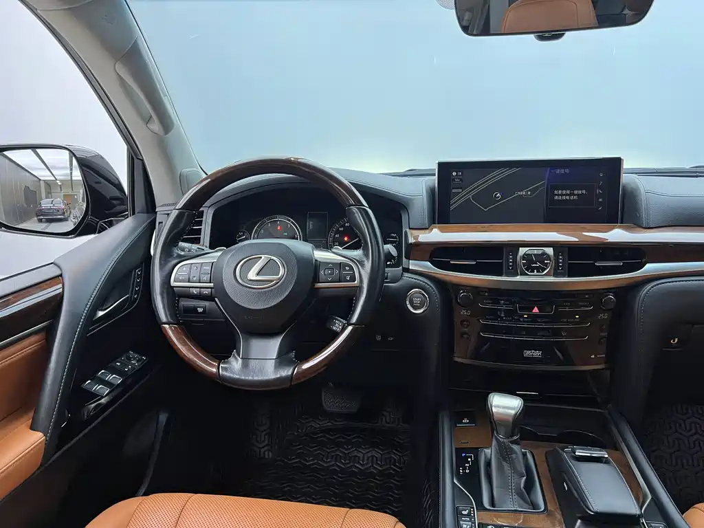 Lexus LX 2017 — фото 13