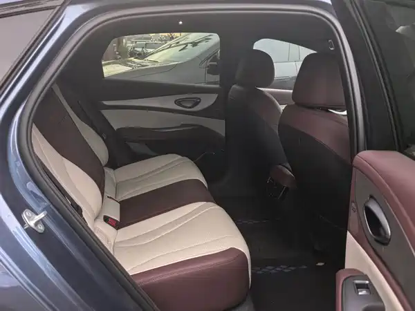 BYD Seal 07 DM-i 2025