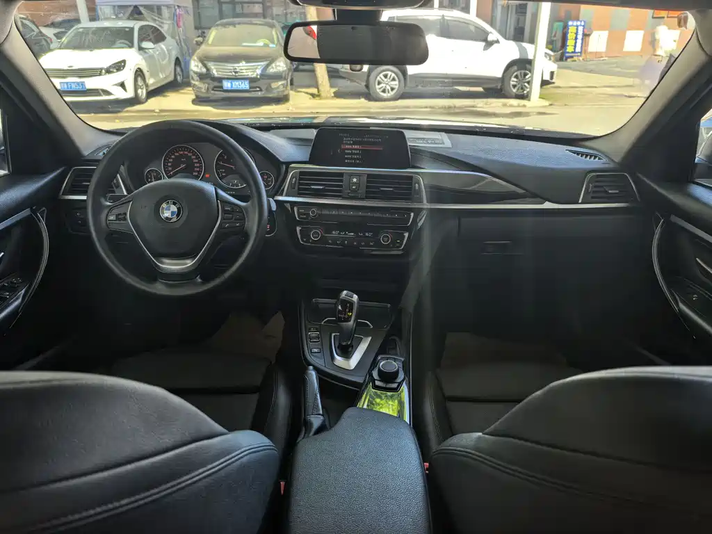 BMW 3 Series 2018 — фото 8