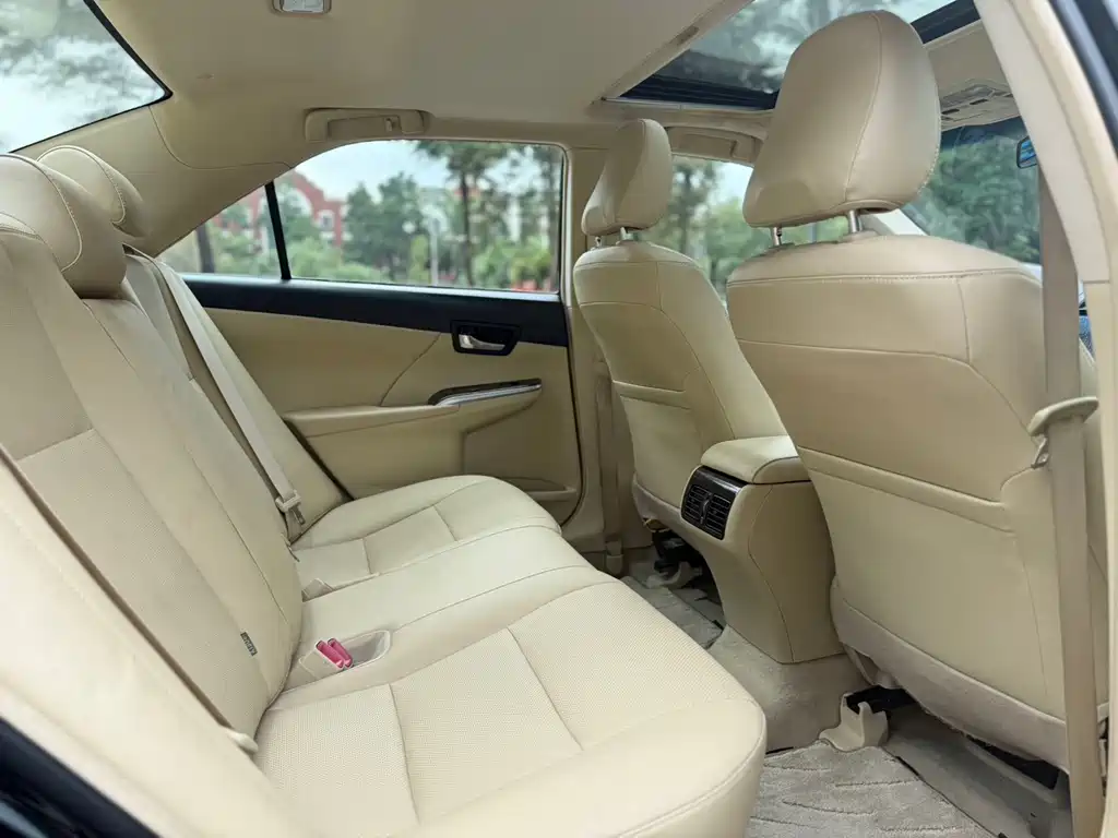Toyota Camry 2016 — фото 13