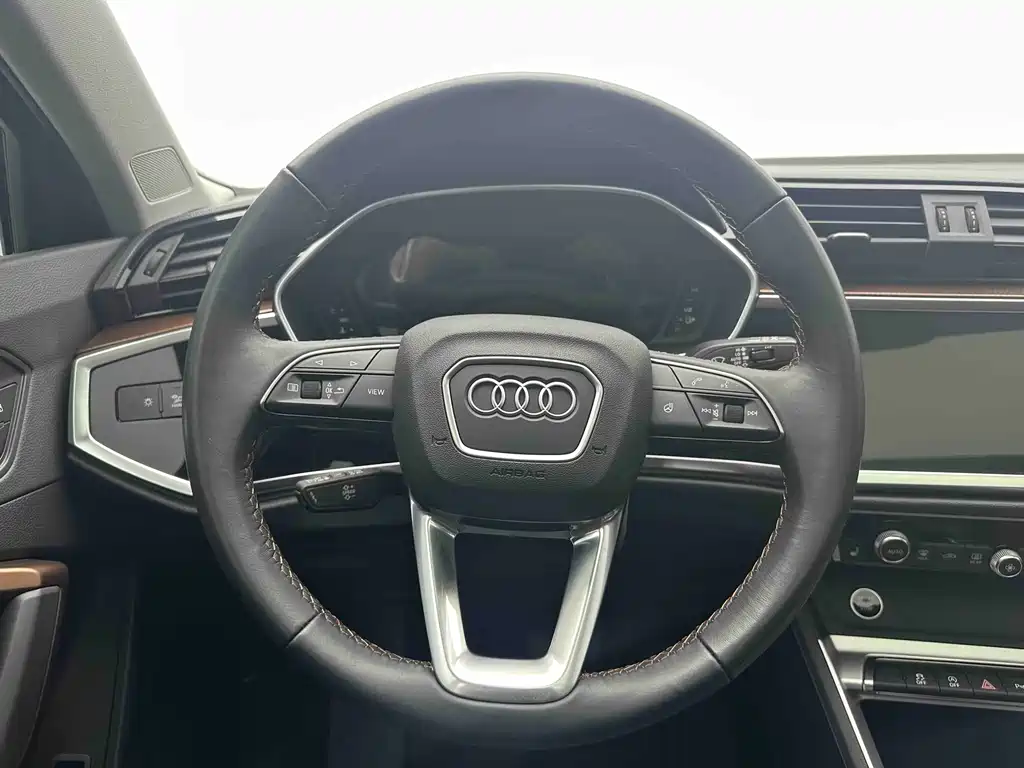 Audi Q3 2023 — фото 16