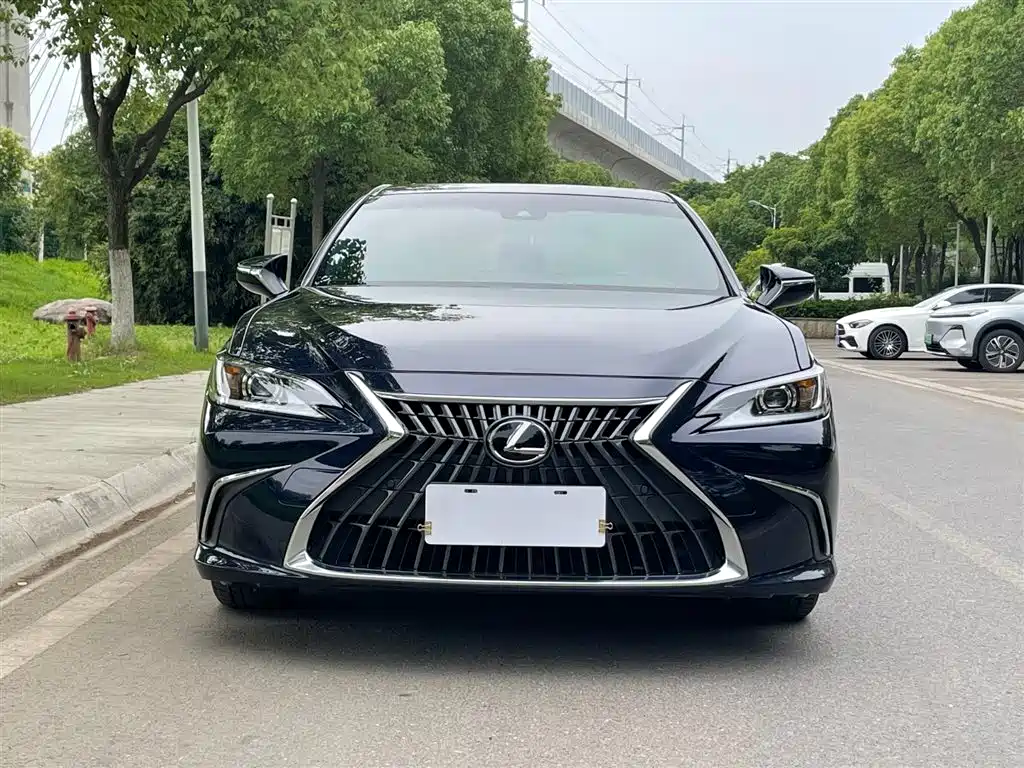 Lexus ES 2023 — фото 4