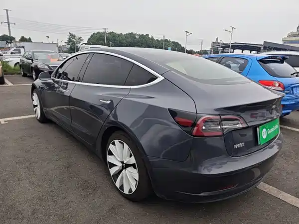 Tesla Model 3 2020
