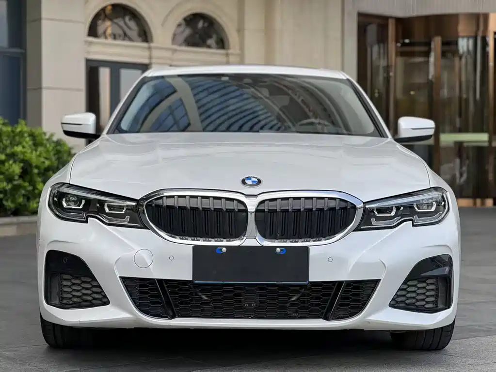 BMW 3 Series 2019 — фото 2