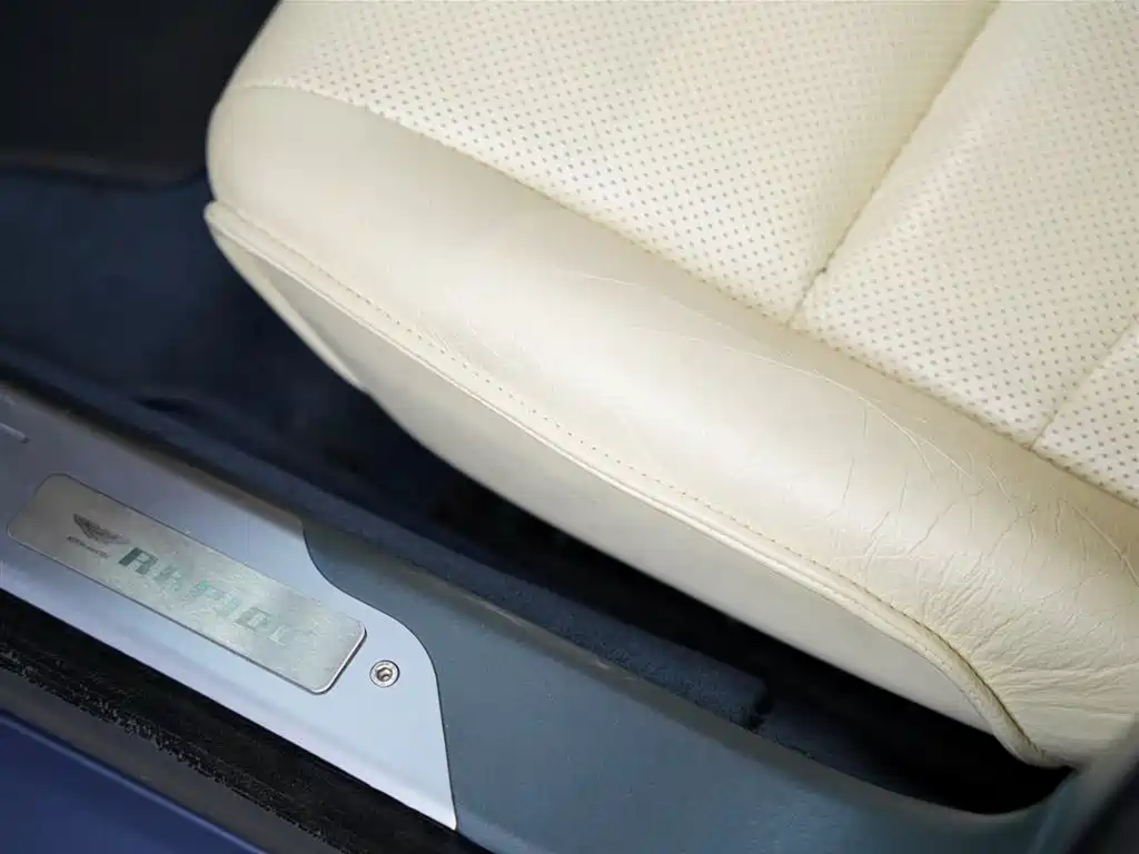 Aston Martin Rapide 2011 — фото 29