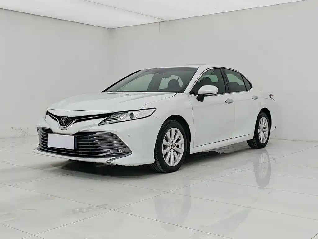 Toyota Camry 2020 — фото 1