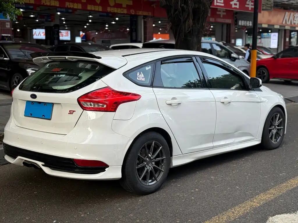 Ford Focus 2018 — фото 4