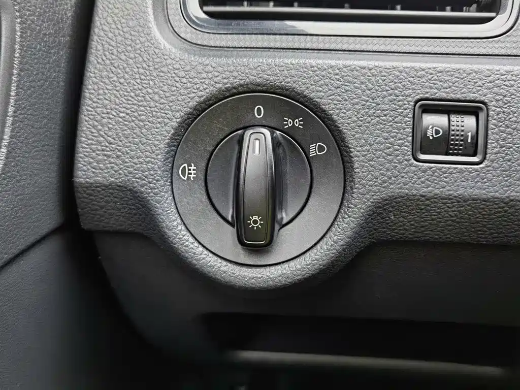 Skoda Rapid Spaceback 2017 — фото 21