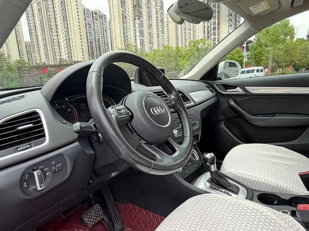 Audi Q3 2016 — фото 16