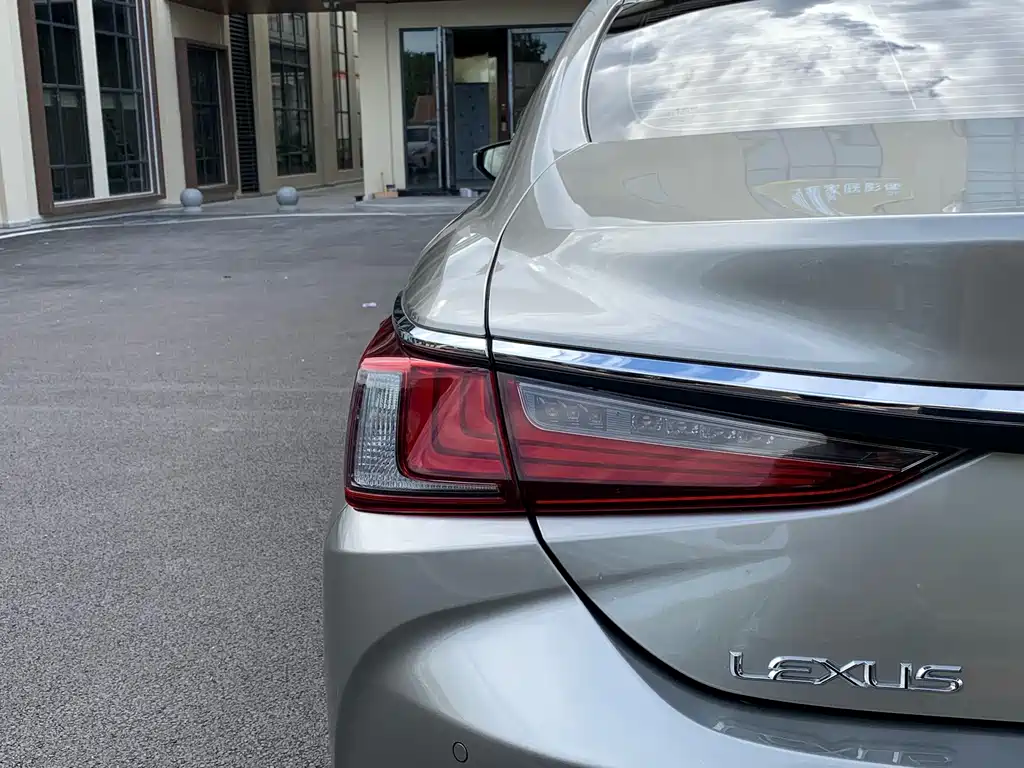 Lexus ES 2024 — фото 10