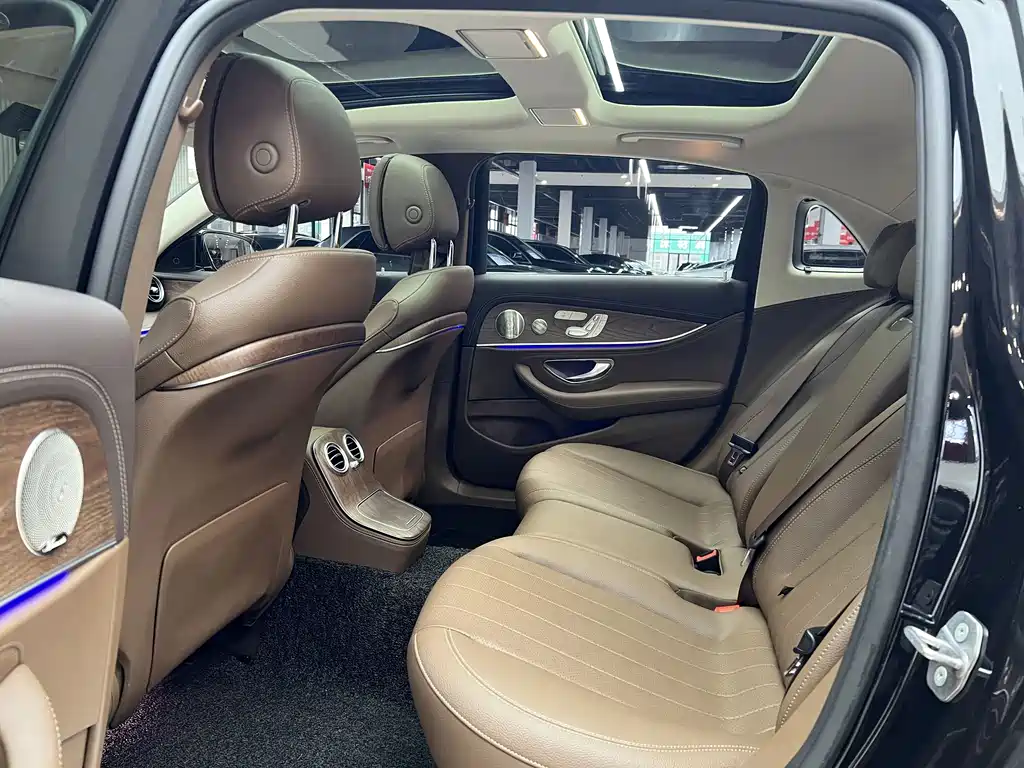 Mercedes-Benz E-Class 2023 — фото 10