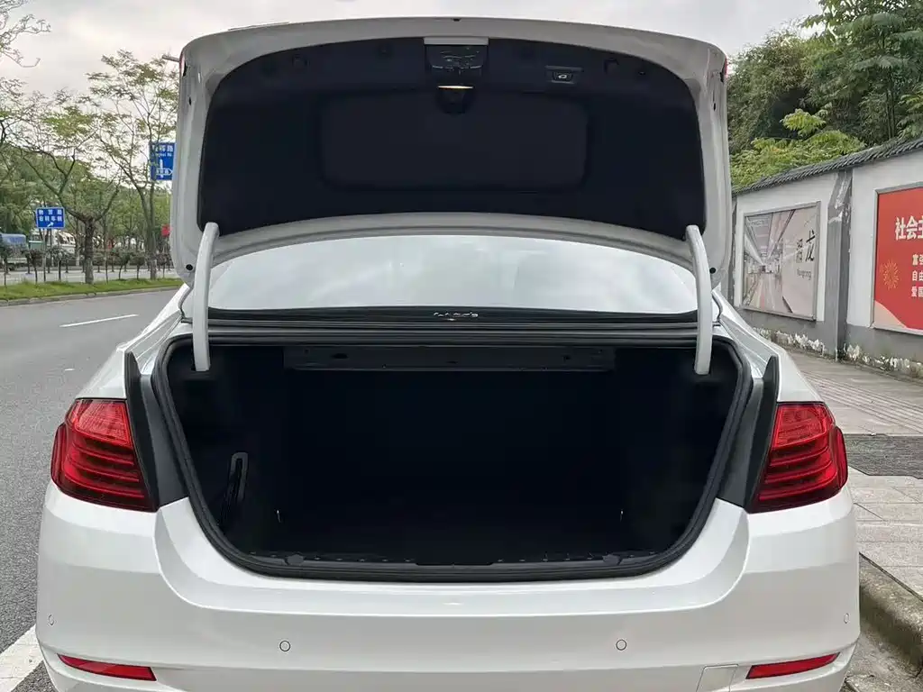 BMW 5 Series 2015 — фото 17