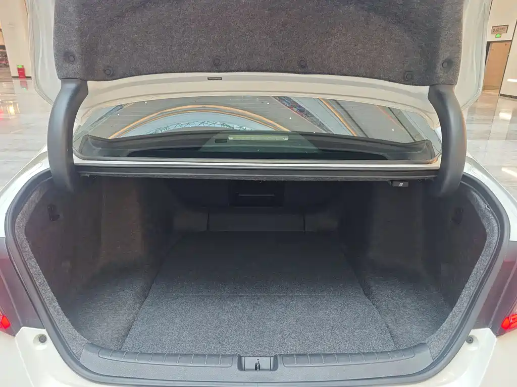 Honda Accord 2022 — фото 13