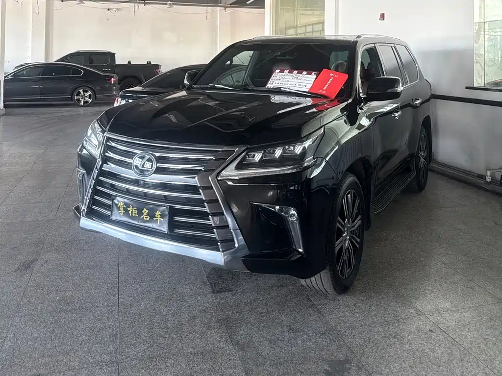 Lexus LX 2017 — фото 1