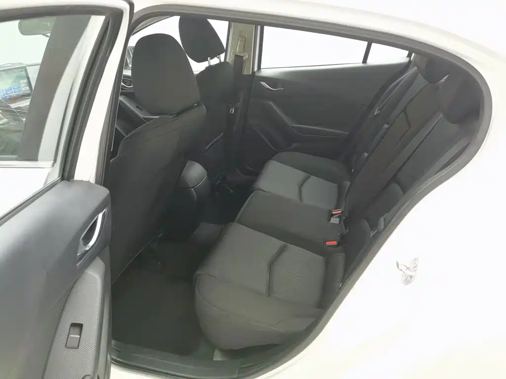 Mazda 3 Axela 2016 — фото 15