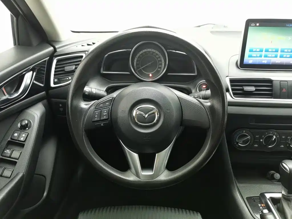 Mazda 3 Axela 2016 — фото 11