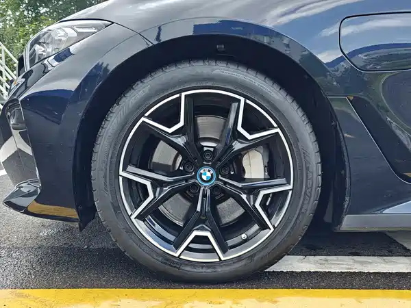 BMW i3 2024