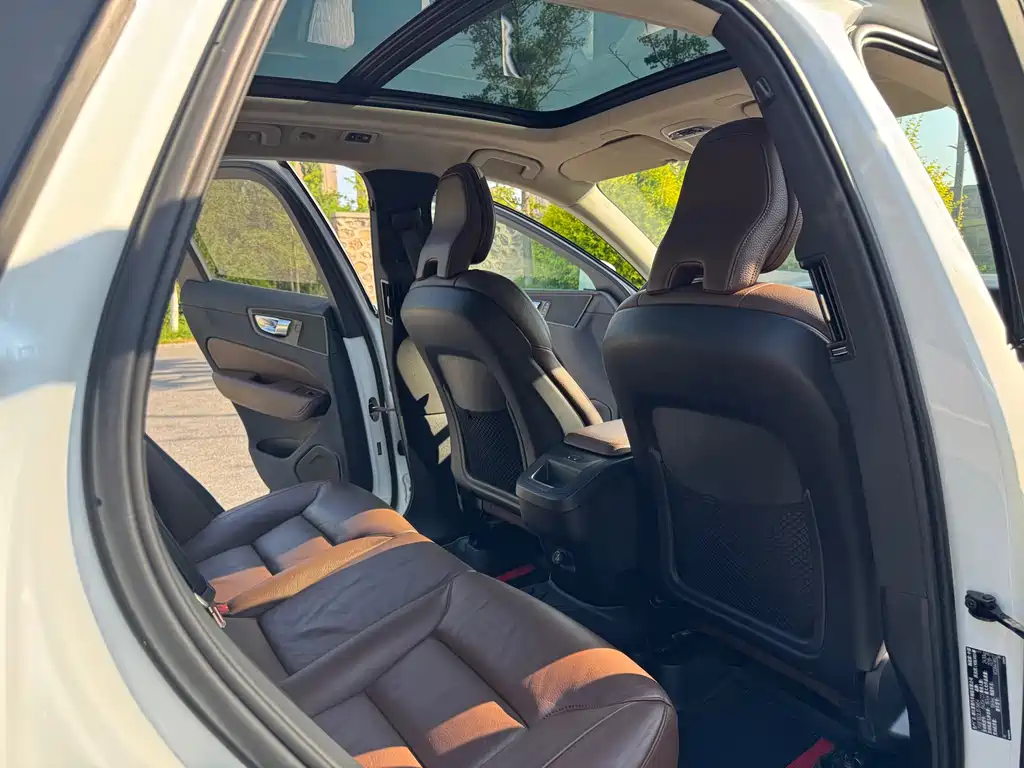Volvo XC60 2020 — фото 13