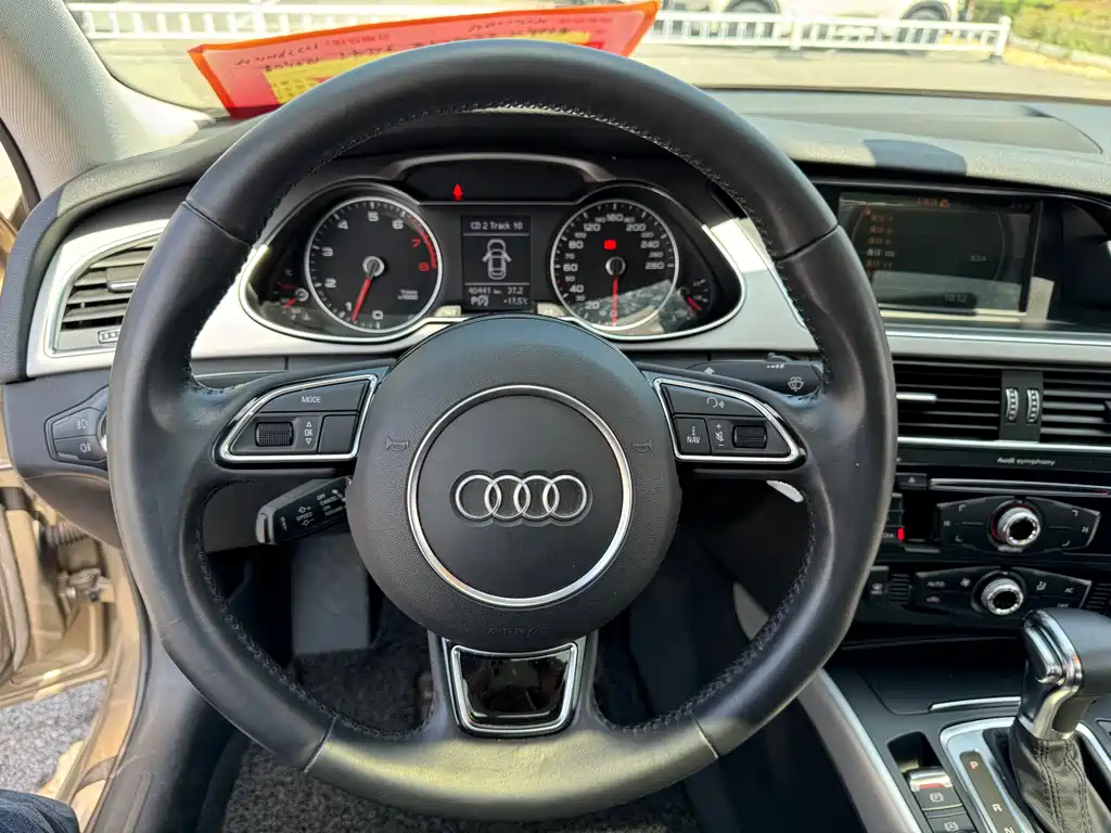 Audi A4L 2014 — фото 7