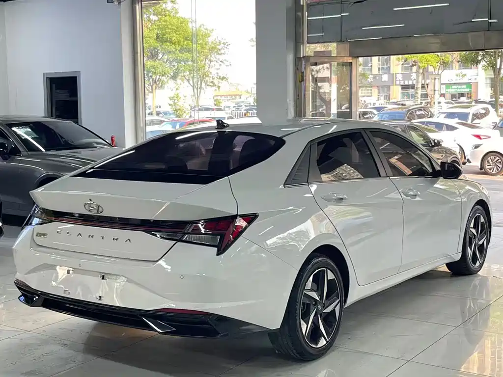 Hyundai Elantra 2021