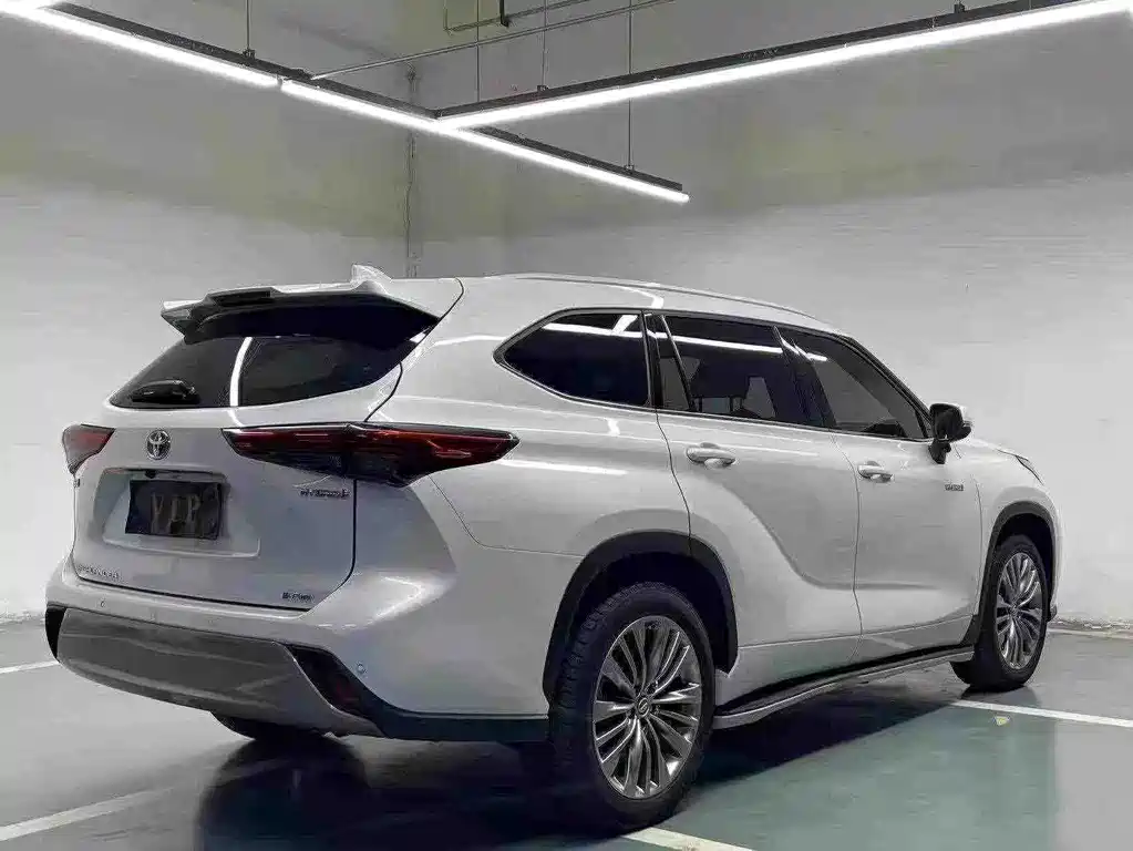 Toyota Highlander 2023 — фото 16