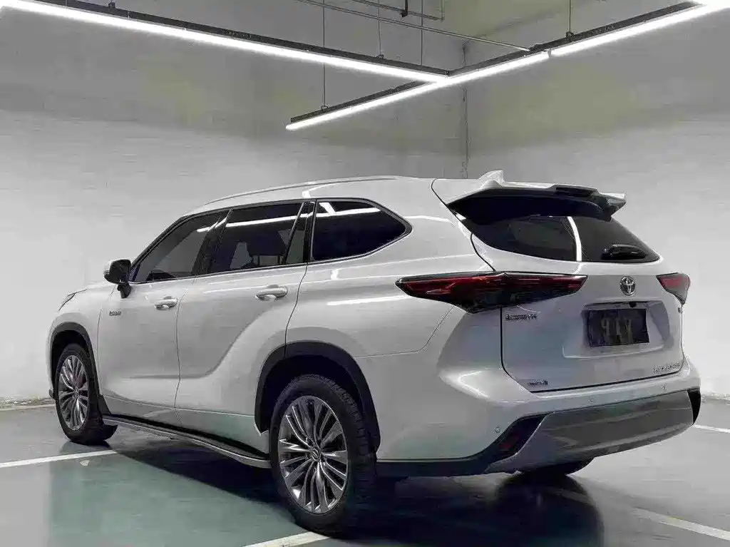 Toyota Highlander 2023 — фото 13