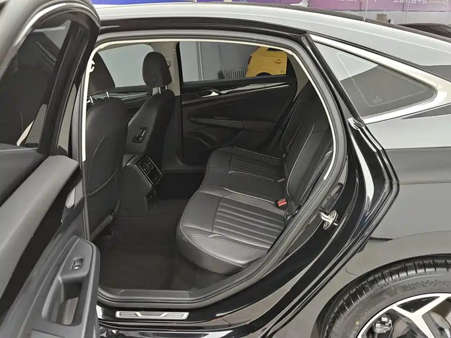 Volkswagen Passat 2023 — фото 11