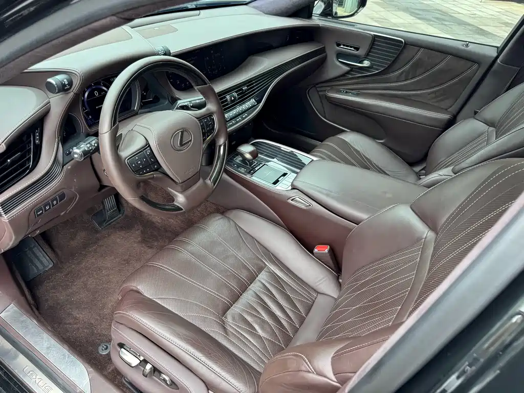 Lexus LS 2019 — фото 10