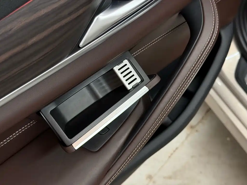 BMW 5 Series 2017 — фото 16