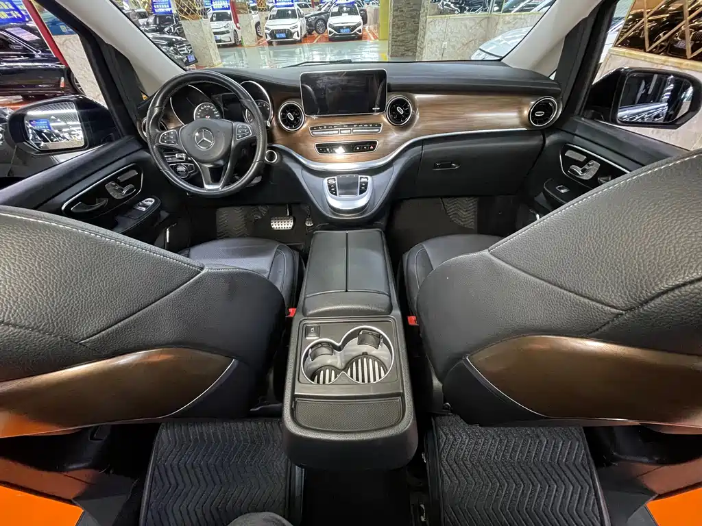 Mercedes-Benz V-Class 2022 — фото 14