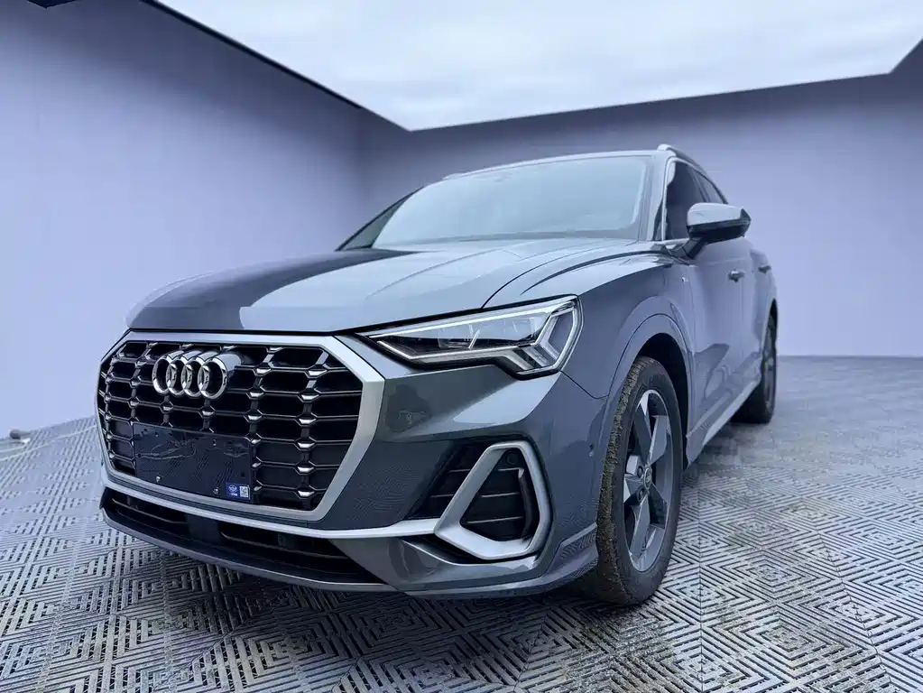 Audi Q3 2022 — фото 1