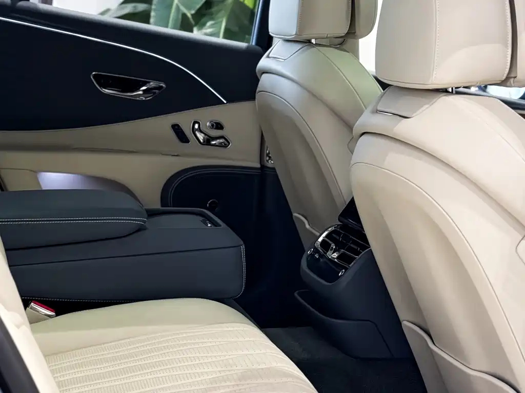 Bentley Flying Spur 2020 — фото 18