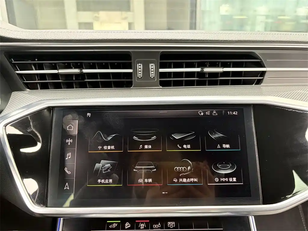 Audi A6L New Energy 2020 — фото 11
