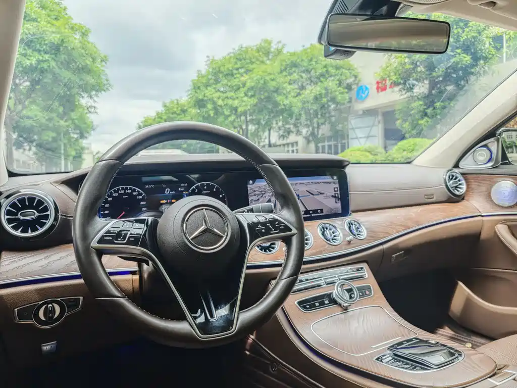 Mercedes-Benz E-Class 2023 — фото 9
